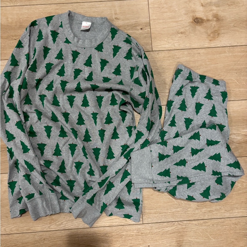Hanna Andersson Gray and Green Tree Christmas Pajama Set, Size Medium
